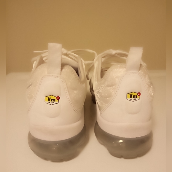 Pre-Owned 2018 Nike VaporMax Plus Platinum Sz.7.5 (UNISEX) - Picture 5 of 9